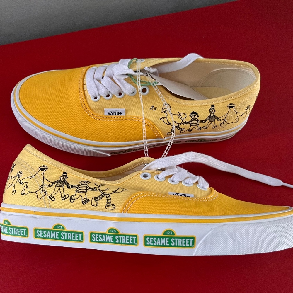 Vans X Sesame Street Yellow Authentic Size Mens 6.5 Women’s 8 New